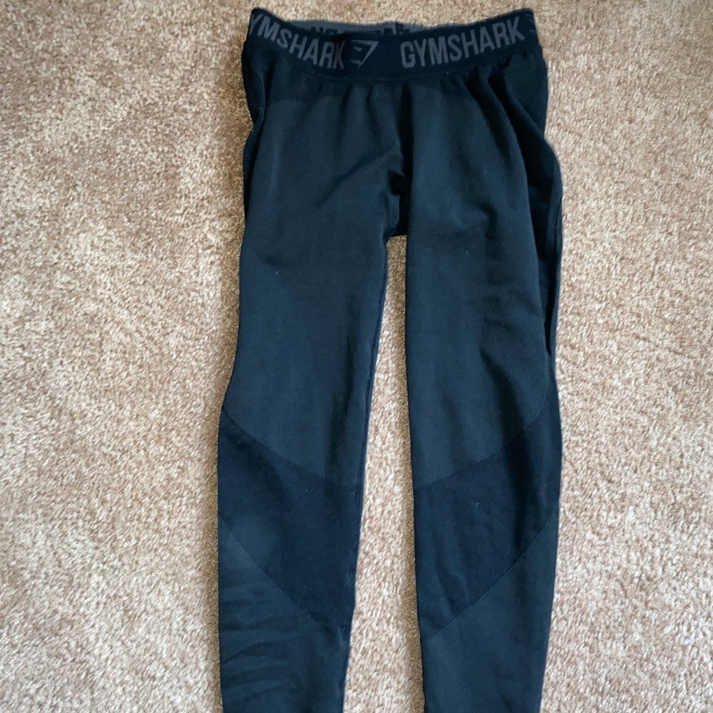 Black gym shark leggings